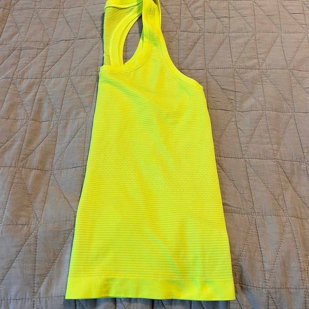 Highlight yellow Swiftly Tech Racerback
Tank Top 2.0 *Race length